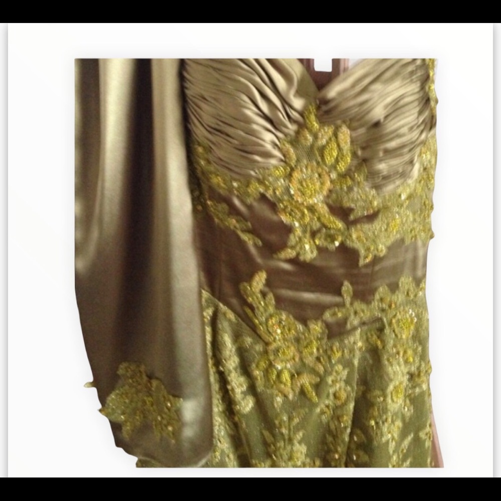 🔴 Statement Olive/Gold Halter Dress - Picture 2 of 4